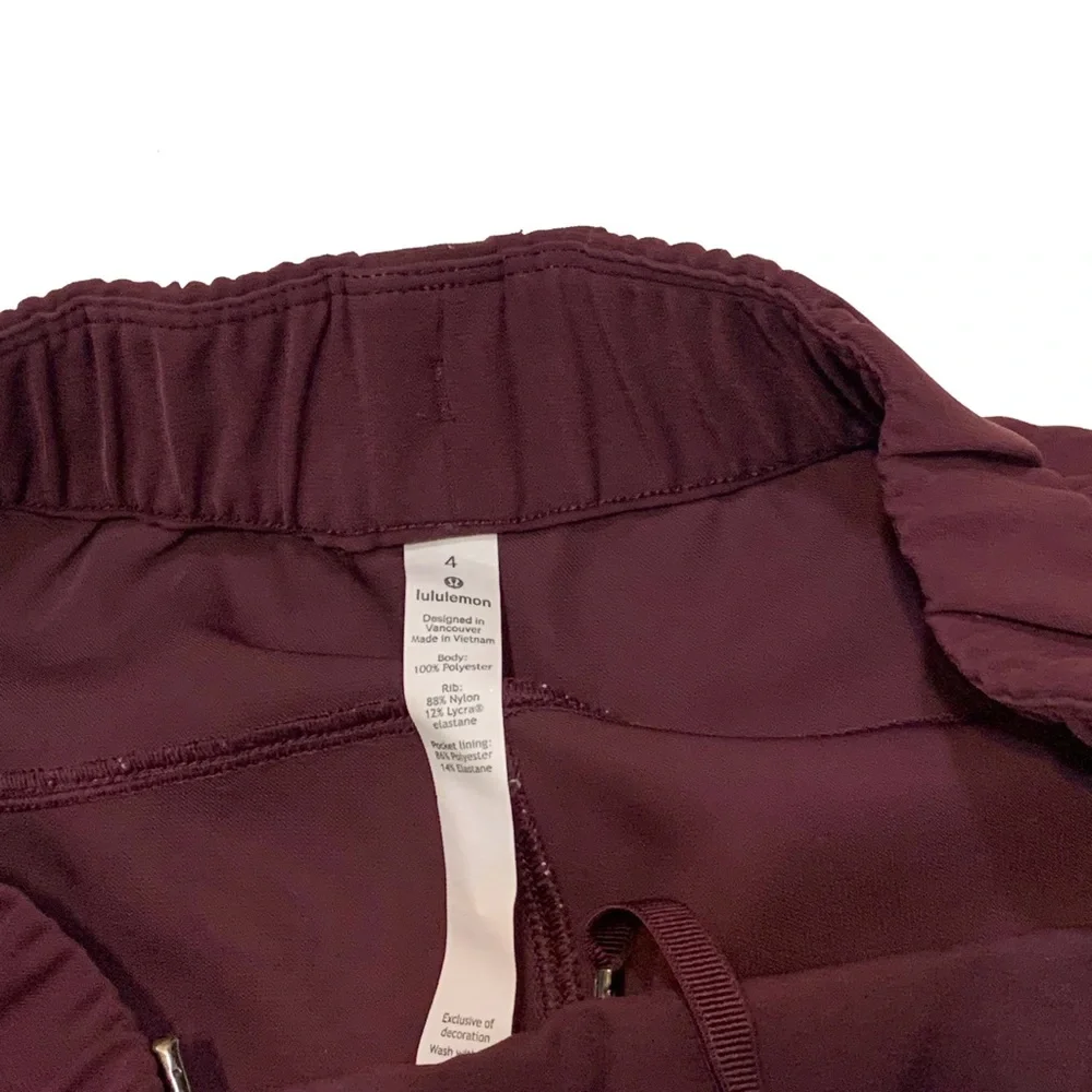 4 / Lululemon On The Fly Jogger
